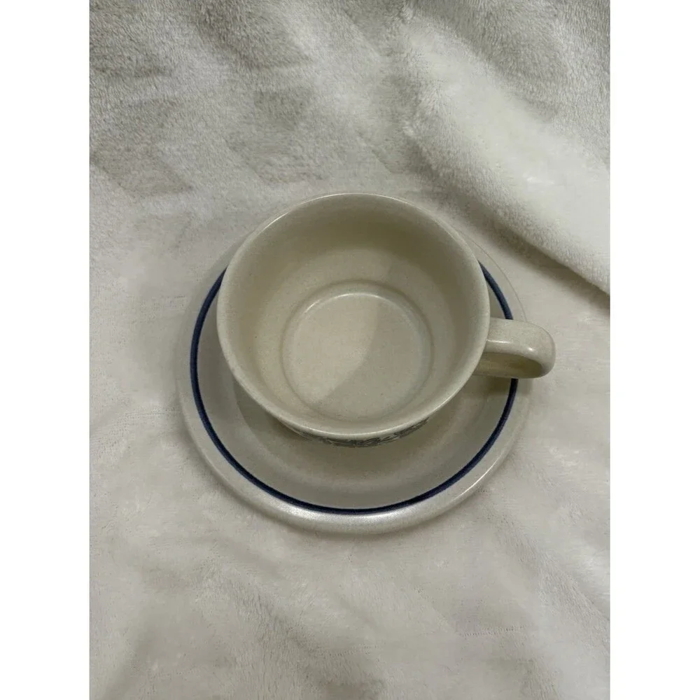 Vintage Coffee / Tea Cup(7) & Saucer(7) Pfaltzgraff Yorktowne - Set of 7